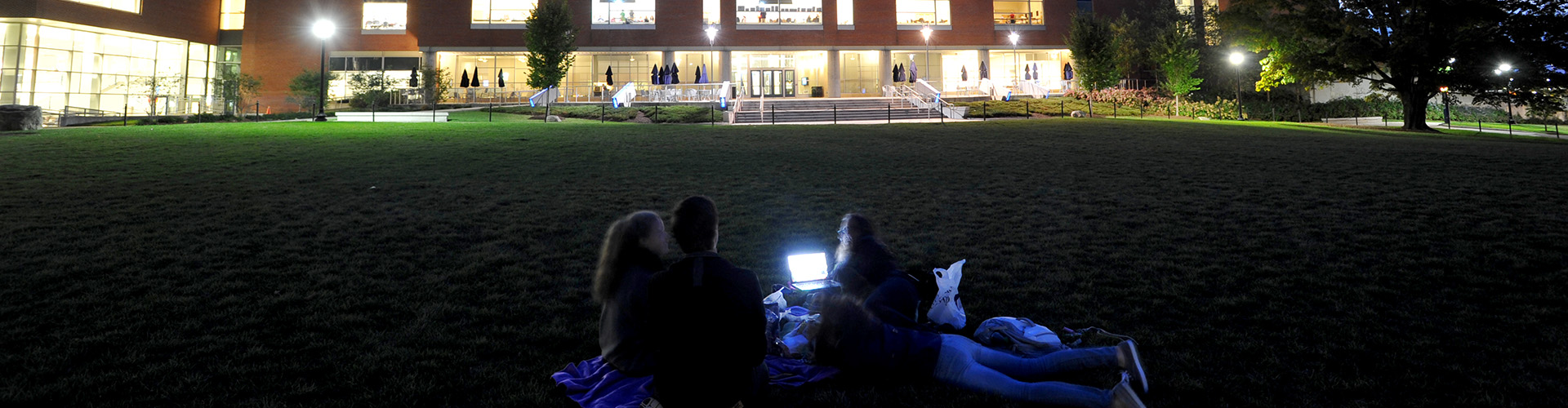 SU Mall at night